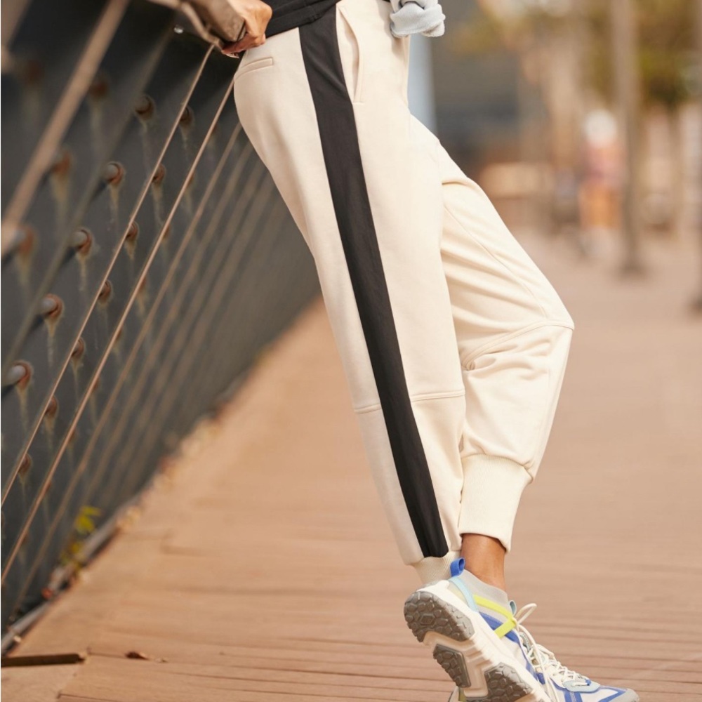 Sweaty Betty Riley M  Cuffed lined worn once casual dressy pant. Side pockets